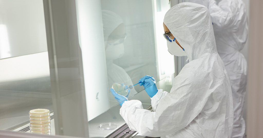 ALLpaQ-history-of-cleanrooms-working-in-PPE