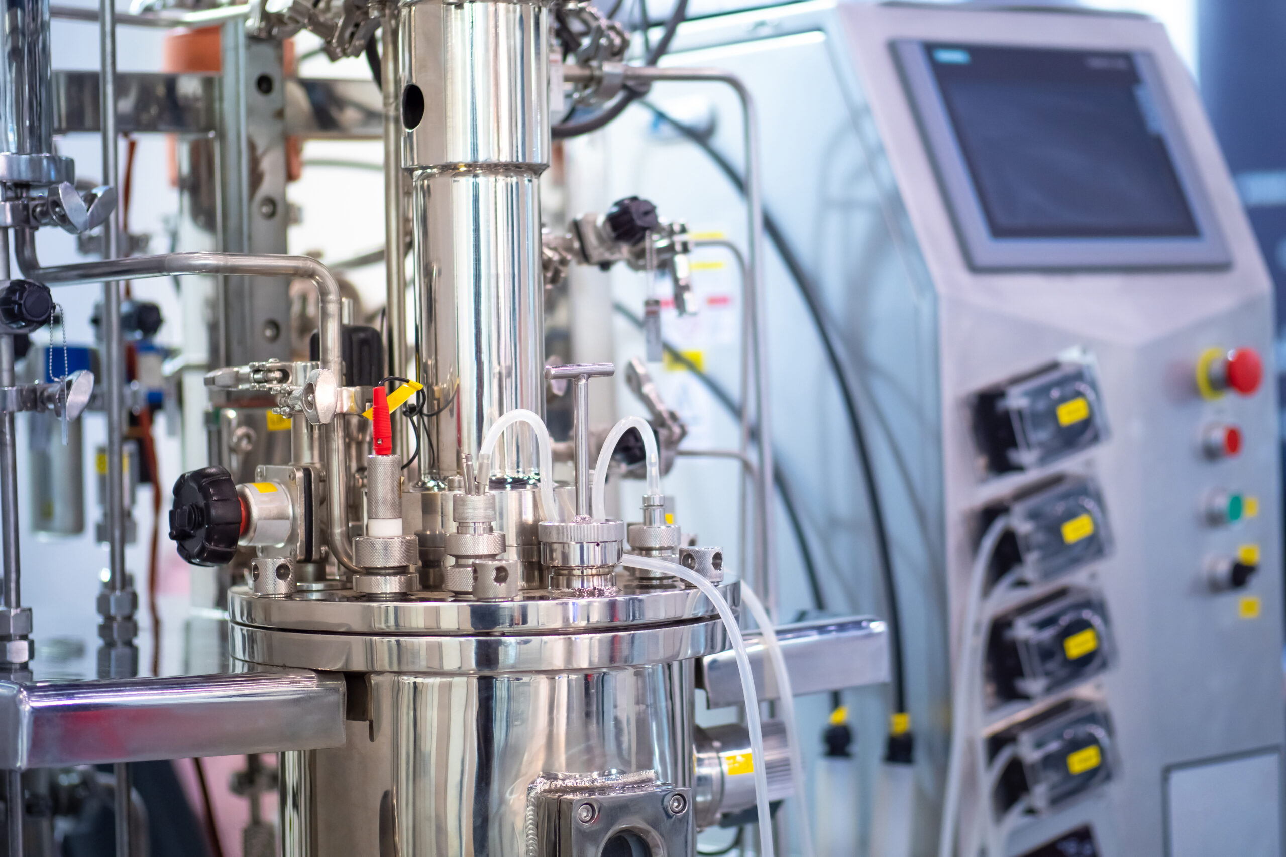 The use of bioprocessing containers in chemical bioprocessing