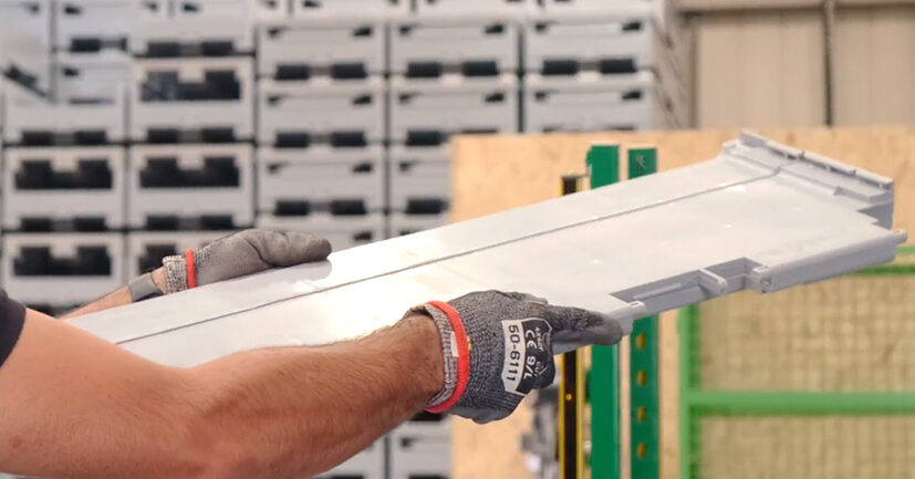 Bioprocess container wall. comparing stainless-steel and plastic. 